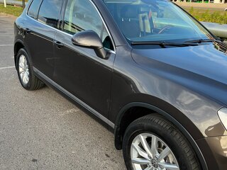 2015 Volkswagen Touareg II Рестайлинг, коричневый, 2700000 рублей, вид 4