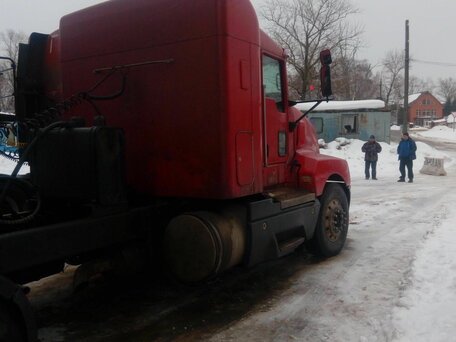 2003 Kenworth T600, красный, 1200000 рублей, вид 2