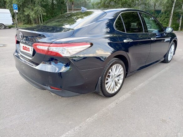 2019 Toyota Camry VIII (XV70), синий, 2300000 рублей - вид 11