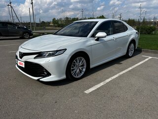 2020 Toyota Camry VIII (XV70), белый, 2570000 рублей, вид 2