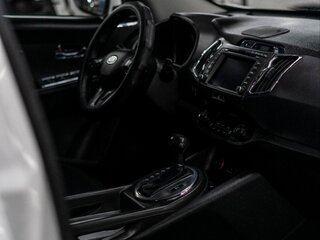 2012 Kia Sportage III, белый, 1600000 рублей, вид 3