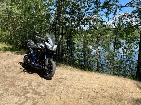 2017 Yamaha MT-09 Tracer (FJ-09), серебристый, 899000 рублей, вид 4