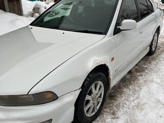 2001 Mitsubishi Galant VIII Рестайлинг, белый, 300000 рублей, вид 1