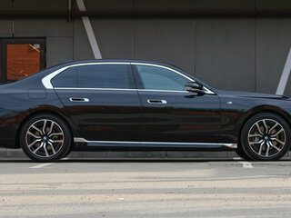 2024 BMW 7 серии 740i xDrive VII (G70), чёрный, 12800000 рублей, вид 3