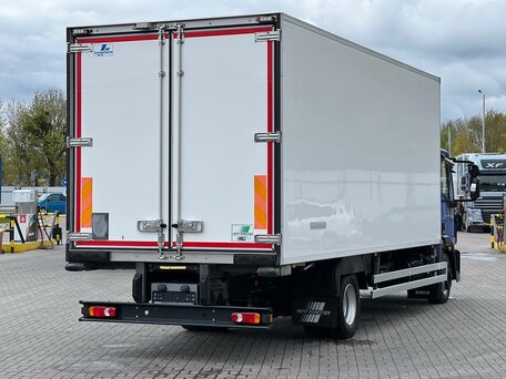2018 Iveco EuroCargo, синий, 8999990 рублей, вид 3