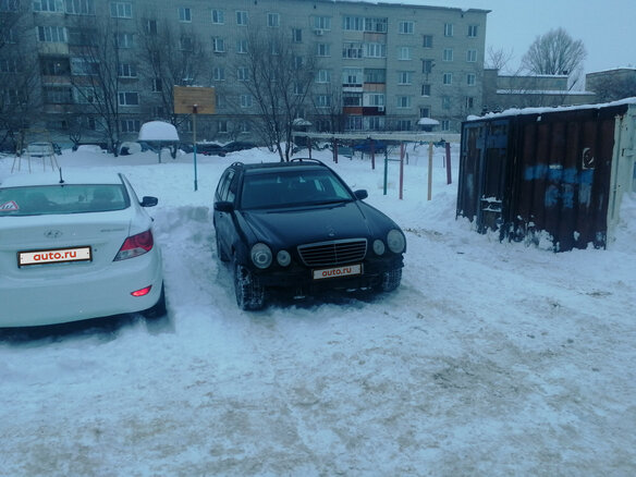 2000 Mercedes-Benz E-Класс 430 II (W210, S210) Рестайлинг, чёрный - вид 2