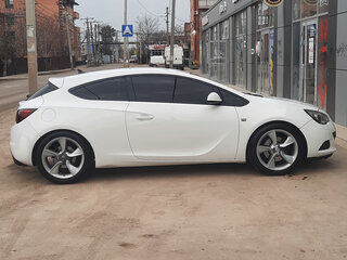 2013 Opel Astra GTC J Рестайлинг, белый, 1235000 рублей, вид 3