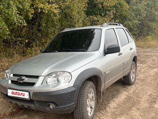 2015 Chevrolet Niva I Рестайлинг, серебристый, 600000 рублей, вид 1