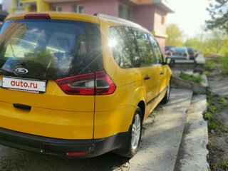 2013 Ford Galaxy II Рестайлинг, жёлтый, 1050000 рублей, вид 3