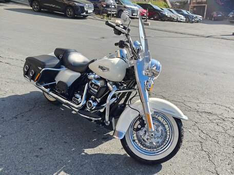 2018 Harley-Davidson Road King, белый, 2150000 рублей, вид 1