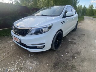 2017 Kia Rio III Рестайлинг, белый, 1350000 рублей, вид 3