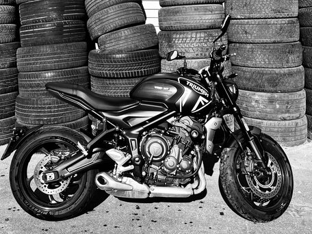 2021 Triumph Trident 660, чёрный, 700000 рублей, вид 1
