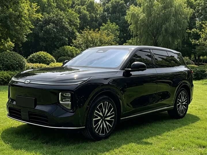 Открыть фотографии: Changan Qiyuan Q07