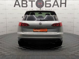 2019 Volkswagen Touareg III, серебристый, 3600000 рублей, вид 5