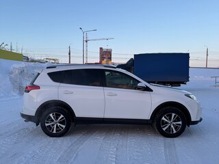 2015 Toyota RAV4 IV (XA40) Рестайлинг, белый, 2850000 рублей, вид 3