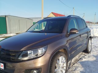 2014 Volkswagen Tiguan I Рестайлинг, коричневый, 1400000 рублей, вид 1