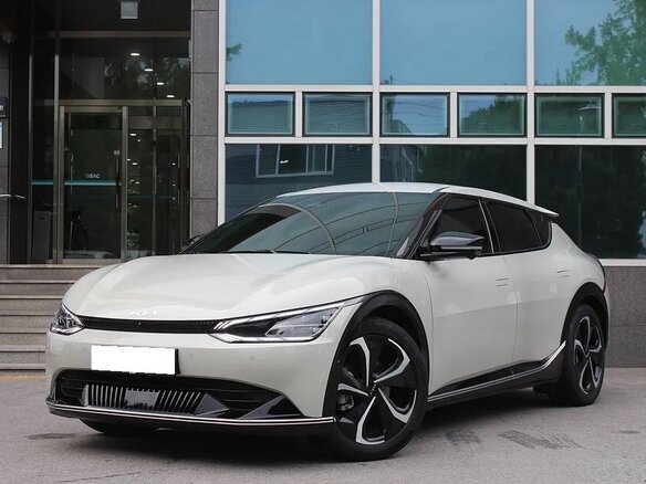 2023 Kia EV6 Standard Range I, белый