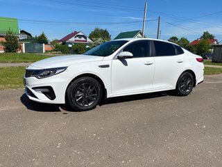 2020 Kia Optima IV Рестайлинг, белый, 2300000 рублей, вид 2