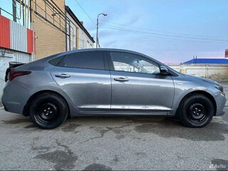 2017 Hyundai Solaris II, серый, 1195555 рублей, вид 4