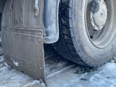 2000 Mercedes-Benz Actros, красный, 1700000 рублей, вид 3