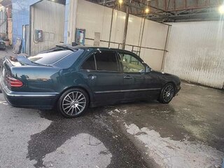 1999 Mercedes-Benz E-Класс 320 II (W210, S210) Рестайлинг, зелёный, 510000 рублей, вид 3