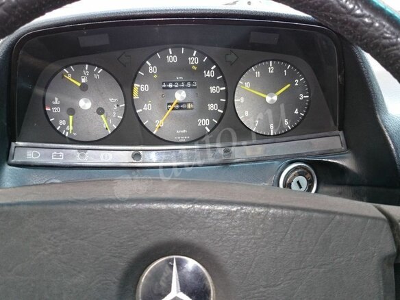 1979 Mercedes-Benz W123 200, жёлтый - вид 3