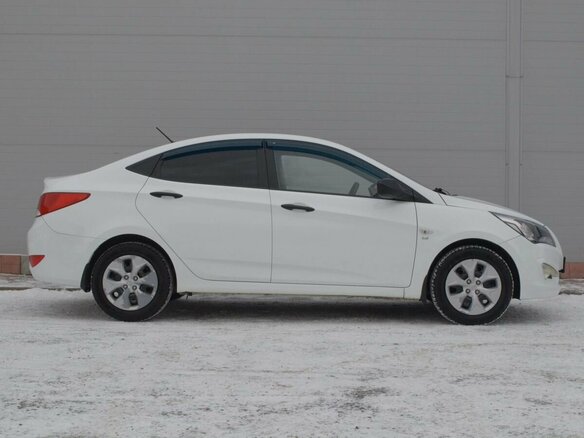 2015 Hyundai Solaris I Рестайлинг, белый, 1100000 рублей - вид 3