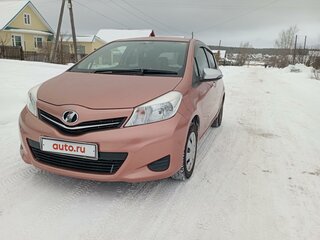 2012 Toyota Vitz III (XP130), оранжевый, 810000 рублей, вид 3