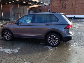 2018 Volkswagen Tiguan II, серый, 1900000 рублей, вид 4