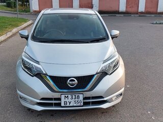 2018 Nissan Note e-Power II Рестайлинг, серебристый, 1250000 рублей, вид 2