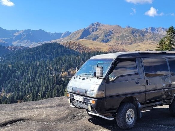 1991 Mitsubishi Delica III, серый - вид 1