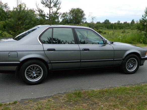 1993 BMW 7 серии 740i II (E32), серый - вид 1
