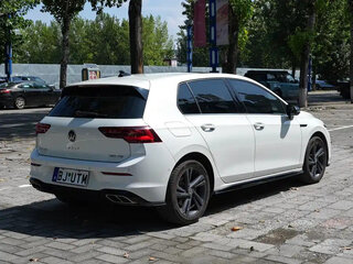 2022 Volkswagen Golf VIII, белый, 1710000 рублей, вид 5