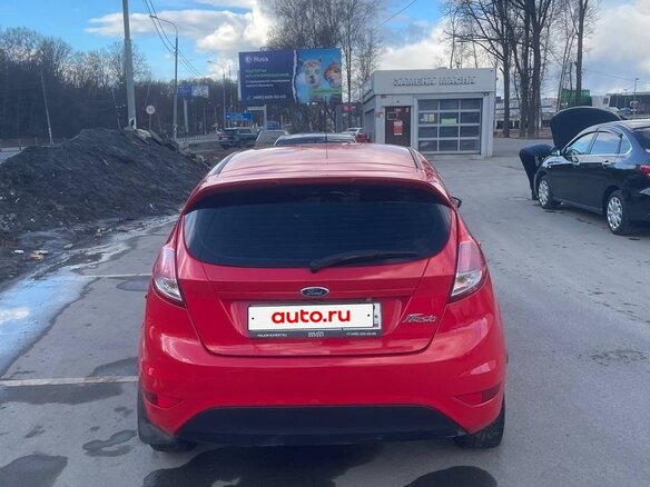 2016 Ford Fiesta Mk6 Рестайлинг, красный, 720000 рублей - вид 5