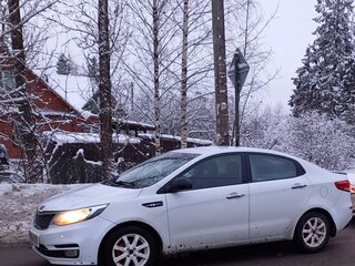 2016 Kia Rio III Рестайлинг, белый, 730000 рублей, вид 1