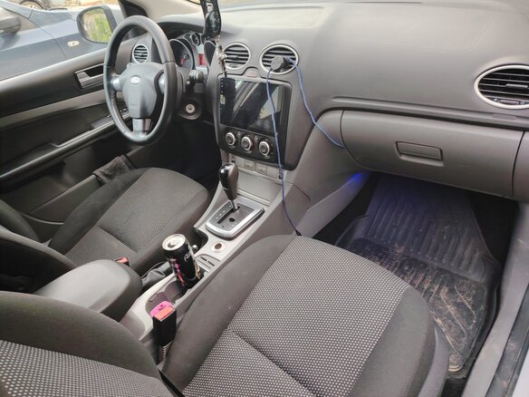 2010 Ford Focus II Рестайлинг, серебристый, 750000 рублей - вид 2