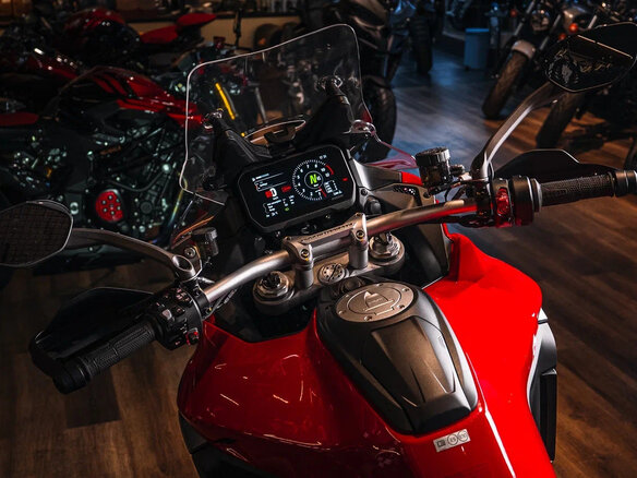 2026 Ducati Multistrada V4, красный, 3090000 рублей - вид 11