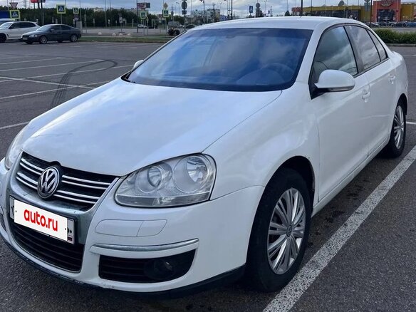 2010 Volkswagen Jetta V, белый, 700000 рублей - вид 1
