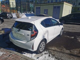 2020 Toyota Aqua I Рестайлинг 2, белый, 1350000 рублей, вид 3