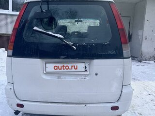 2001 Toyota Town Ace Noah III, белый, 590000 рублей, вид 3