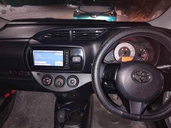 2017 Toyota Vitz III (XP130) Рестайлинг 2, серый, 900000 рублей - вид 13
