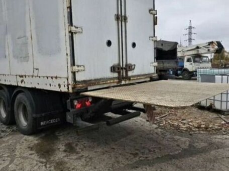 2009 Ford Cargo 25xx, белый, 2250000 рублей, вид 4