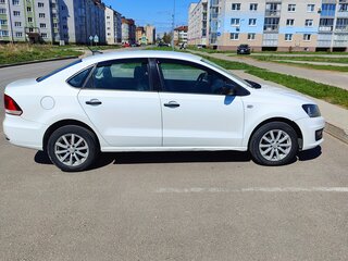 2017 Volkswagen Polo V Рестайлинг, белый, 550000 рублей, вид 4