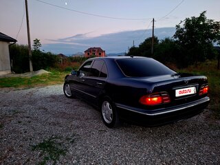 2000 Mercedes-Benz E-Класс 280 II (W210, S210) Рестайлинг, синий, 800000 рублей, вид 5