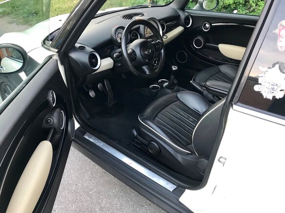 2011 Mini Hatch Cooper S II (R56) Рестайлинг, белый - вид 11