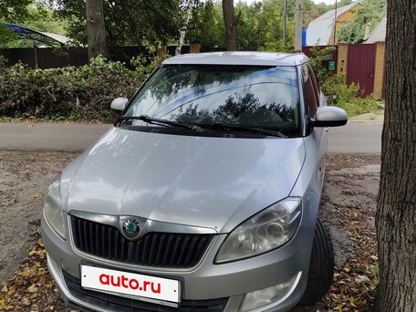 2012 Skoda Fabia II Рестайлинг, серебристый, 399000 рублей, вид 2