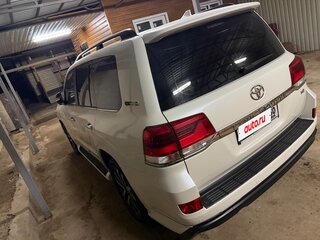 2017 Toyota Land Cruiser 200 Series Рестайлинг 2, белый, 8150000 рублей, вид 3