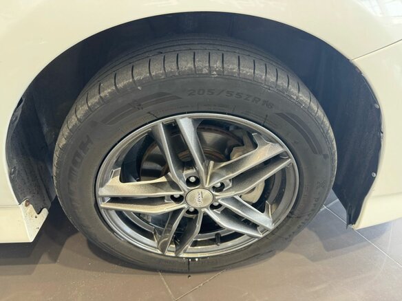 2010 Toyota Wish II, белый - вид 11