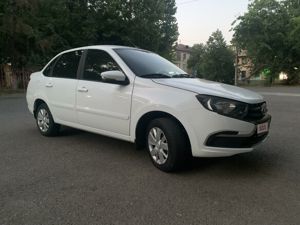 2021 Lada (ВАЗ) Granta I Рестайлинг, белый, 630000 рублей - вид 2
