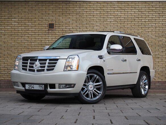 2010 Cadillac Escalade III, белый